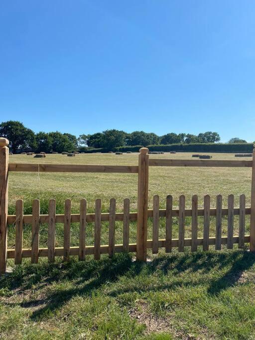 Beautiful Rural Self Contained Farm Annex Villa Hordle ภายนอก รูปภาพ